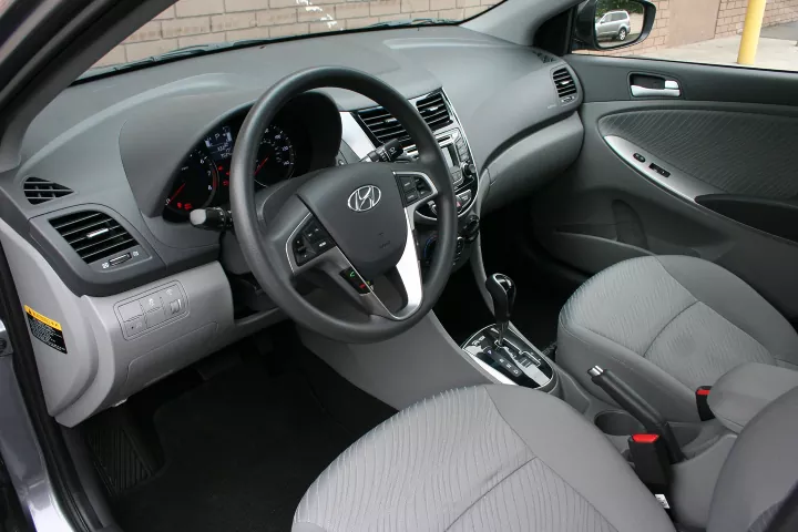 2015-hyundai-accent-review (2)